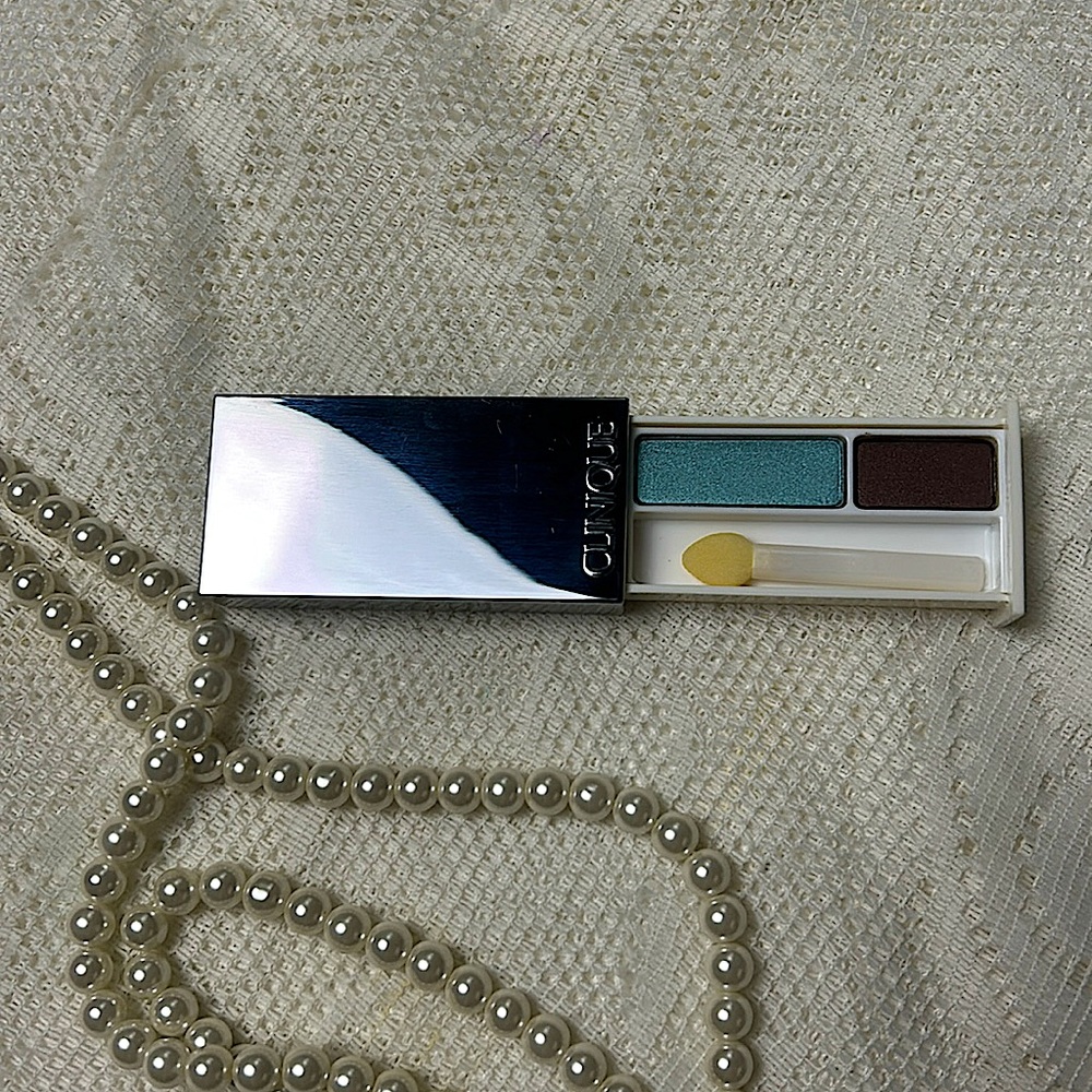 NWT Clinique All about Shadow Duo in brown & blue metallics with applicator